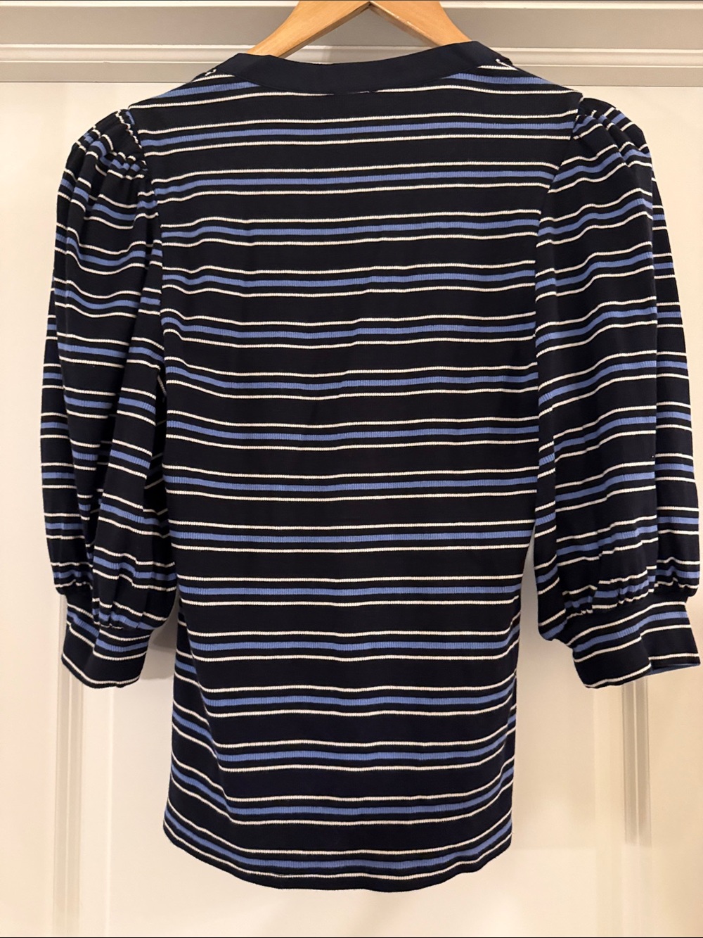 Express Women's Navy Striped Puff-Sleeve Henley Top - M NWT - Picture 5 of 6